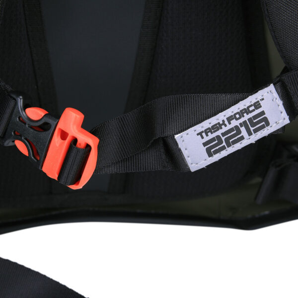 351742 TF 2215 Wolf River Drybag 40L7 <big>De TF-2215 Wolf River drybag Groen is een stevige waterdichte rugzak speciaal ontworpen voor uitdagende outdoor activiteiten waarbij water een rol speelt. De tas heeft een ruime inhoud van 40 liter en draagt comfortabel dankzij de gepolsterde rugpadding, ergonomische schouderriemen en heup/borstriem.</big> Perfect voor outdoor activiteiten als kayakken, raften, wintersport, bushcraft of trekking. De inhoud van de tas blijft droog dankzij het waterdichte pvc-materiaal met gesealde naden en het functionele sluitsysteem. <strong>Eigenschappen:</strong> <ul> <li><big>Elastiek koorden aan de voorzijde om accessoires onder te bevestigen</big></li> <li><big>Voorzien van kwalitatieve ITW gespen met nylon webbing</big></li> <li><big>Mesh opbervak aan beide zijden van de tas. (Voor bijv. Drinkfles)</big></li> <li><big>Verstevigd handvat</big></li> <li><big>Gepolsterde rugpadding</big></li> <li><big>Ergonomische schouderriemen</big></li> <li><big>Sternum strap met noodfluitje en reflecterend logo</big></li> <li><big>Verstelbare heupriem</big></li> <li><big>Functioneel sluitsysteem om de tas waterdicht te maken</big></li> </ul> <big><strong>Afmetingen:</strong> 52 x 33 x 23cm (gesloten rugzak) <strong>Inhoud:</strong> 40 liter</big> <strong>Waterdichtheid:</strong> Bestand tegen spatwater en kortstondig onderdompelen. Geschikt voor outdoor activiteiten als Motorrijden, Kajakken, Raften, Varen, Wandelen, Kamperen, Vissen, Wintersport, Kanoën etc. <strong>Sluitsysteem:</strong> Om een goede waterdichtheid te verzekeren: Sluit de opening van de tas en rol deze 2 tot 3 keer om, bevestig hierna de buckle sluiting. <strong><em>Let op! Het is niet de bedoeling dat de tas met opzet onderwater wordt gehouden. Niet geschikt om mee te duiken etc.</em></strong> <table class="table table-striped"> <tbody> <tr> <td>Materiaal</td> <td>100% PVC / 100% nylon webbing</td> </tr> </tbody> </table> https://youtu.be/S2xPhELOmUs