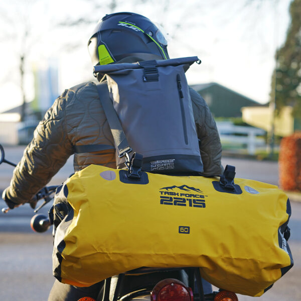 351743 TF 2215 Urban Creek Drybag 18L10 <strong>TF-2215 Urban Creek Drybag 18L – Waterdichte Rugtas met Stijl</strong> De <strong>TF-2215 Urban Creek Drybag 18L</strong> is de perfecte combinatie van functionaliteit, duurzaamheid en stijl. Deze trendy <strong>urban style rugtas</strong> is ideaal voor regenachtige dagen en outdooractiviteiten waarbij water een rol speelt. Dankzij het <strong>waterdichte PVC-materiaal</strong>, de <strong>gesealde naden</strong> en het innovatieve <strong>sluitsysteem</strong>, blijft de inhoud van je tas droog, zelfs in de meest uitdagende omstandigheden. <table class="table table-striped"> <tbody> <tr> <td>Materiaal</td> <td>100% PVC / 100% nylon webbing</td> </tr> </tbody> </table> https://youtu.be/S2xPhELOmUs