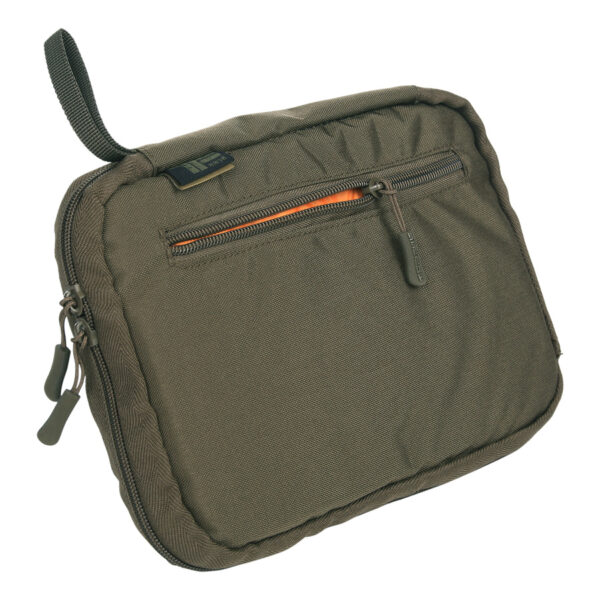 359564 TF 2215 EDC Tech Pouch2 <big>Deze TF-2215 EDC Tech Pouch Ranger Green is ontworpen als handige opbergtas om al uw digitale accessoires mee te nemen voor onderweg. De tas is gemaakt van stevig 500D Cordura®, heeft een ritssluiting en een gewatteerde voering.</big> <big>De tas is voorzien van diverse elastische en gaasvakjes voor het opbergen van diverse accessoires zoals USB-kabels, potloden, batterijen, gereedschap, etc. Tevens ook voorzien van een mesh vakje met rits met binnenin een SD geheugenkaartsleuf. Aan de buitenkant is er ook een vak met ritssluiting waarin gemakkelijk een mobiele telefoon, paspoort, andere kleine documenten of voorwerpen passen.</big> <big>Door zijn handige formaat past hij in elke tas en is hij ideaal voor op reis en Every Day Carry (EDC).</big> <strong><big>Kenmerken:</big></strong> <ul> <li><big>Gemaakt van 500D Cordura®</big></li> <li><big>Diverse elastische en mesh opbergsleuven</big></li> <li><big>Extern opbergvak</big></li> <li><big>Sleuf voor SD-geheugenkaart/knoopcelbatterij</big></li> <li><big>Gewatteerde binnenkant</big></li> <li><big>Lus voor dragen</big></li> <li><big>Ritssluiting</big></li> </ul> <big><strong>Materiaal:</strong> 500D Cordura® <strong>Uitwendige afmetingen</strong>: L: 24 cm x B: 19 cm x 3 cm <strong>Afmetingen inwendig:</strong> L: 22,5 cm x B: 16 cm x 2 cm</big>