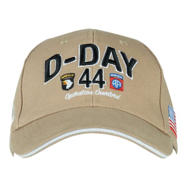 215080 Baseball cap D Day Normandy12 Maak kennis met de D-Day Normandy 1944 WWII baseball cap, een eerbetoon aan een historische gebeurtenis. Deze cap, onderdeel van de D-Day Normandy serie, combineert stijl en geschiedenis met een perfecte pasvorm die zorgt voor optimaal draagcomfort. Op de voorkant prijken de geallieerde ster, de 101st Airborne Division "screaming eagle", en de 82nd Airborne Division, allemaal in gedetailleerd 3D borduurwerk. Gemaakt van 100% katoen, biedt deze cap ademend vermogen en duurzaamheid. De verstelbare lederen strap aan de achterkant zorgt voor een perfecte pasvorm voor elke drager. De cap is ideaal voor dagelijks gebruik en voor iedereen die een stukje geschiedenis wil dragen.