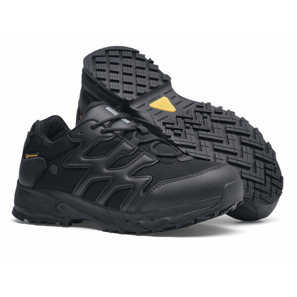231300 SFC Carrig Low Shoes1 De Carrig Low is een onmisbare schoen tijdens lange diensturen en tactische activiteiten, zoals hikes, trektochten en militaire activiteiten. Deze schoen is ook ideaal voor de politie en beveiligingssector dankzij de unieke antislip zool waar SFC bekend om staat. De EVA-middenzool zorgt voor een perfecte demping en comfort, zodat je lang op deze schoenen kunt staan en lopen. De Carrig Low is voorzien van een uitneembare dempende binnenzool en een gepatenteerde EVA-tussenzool voor nog meer comfort en demping. Deze metaalvrije schoen heeft een warmte- en koude-isolatie en een Spillguard, waardoor de schoen beschermd is tegen chemicaliën en vloeistoffen. De duurzame waterproof combinatie van mesh en leder maken deze schoen ideaal voor alle weersomstandigheden. De SFC anti-slip zool met TripGuard zorgt voor optimale grip op snel wisselende ondergronden. De Carrig Low is CE gecertificeerd volgens EN ISO 20347:2012 standaarden en voldoet aan de eisen voor SRC CI HI ESD. Kijk op onze spec/tech sheet voor meer informatie. Kortom, de Carrig Low is de ideale uniformschoen voor iedereen die comfort, demping en grip nodig heeft tijdens lange diensten en tactische activiteiten. <a title="Maattabel" href="https://dump.dev.newagents.nl/wp-content/uploads/2023/01/231300-SFC-Carrig-Low-Shoes22.pdf" target="_blank" rel="noopener noreferrer"><button><span style="color: #ef471f; font-size: medium;"><strong>Spec/Tech sheet</strong></span></button></a>