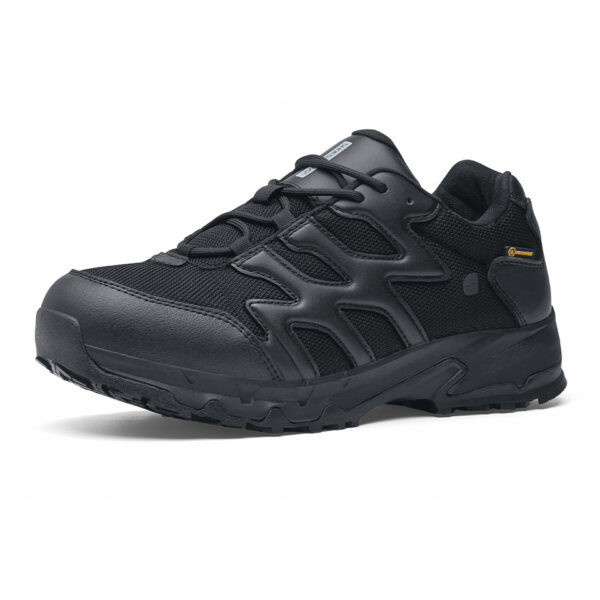 231300 SFC Carrig Low Shoes4 De Carrig Low is een onmisbare schoen tijdens lange diensturen en tactische activiteiten, zoals hikes, trektochten en militaire activiteiten. Deze schoen is ook ideaal voor de politie en beveiligingssector dankzij de unieke antislip zool waar SFC bekend om staat. De EVA-middenzool zorgt voor een perfecte demping en comfort, zodat je lang op deze schoenen kunt staan en lopen. De Carrig Low is voorzien van een uitneembare dempende binnenzool en een gepatenteerde EVA-tussenzool voor nog meer comfort en demping. Deze metaalvrije schoen heeft een warmte- en koude-isolatie en een Spillguard, waardoor de schoen beschermd is tegen chemicaliën en vloeistoffen. De duurzame waterproof combinatie van mesh en leder maken deze schoen ideaal voor alle weersomstandigheden. De SFC anti-slip zool met TripGuard zorgt voor optimale grip op snel wisselende ondergronden. De Carrig Low is CE gecertificeerd volgens EN ISO 20347:2012 standaarden en voldoet aan de eisen voor SRC CI HI ESD. Kijk op onze spec/tech sheet voor meer informatie. Kortom, de Carrig Low is de ideale uniformschoen voor iedereen die comfort, demping en grip nodig heeft tijdens lange diensten en tactische activiteiten. <a title="Maattabel" href="https://dump.dev.newagents.nl/wp-content/uploads/2023/01/231300-SFC-Carrig-Low-Shoes22.pdf" target="_blank" rel="noopener noreferrer"><button><span style="color: #ef471f; font-size: medium;"><strong>Spec/Tech sheet</strong></span></button></a>