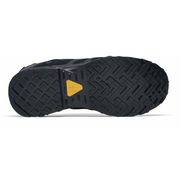 231300 SFC Carrig Low Shoes8 De Carrig Low is een onmisbare schoen tijdens lange diensturen en tactische activiteiten, zoals hikes, trektochten en militaire activiteiten. Deze schoen is ook ideaal voor de politie en beveiligingssector dankzij de unieke antislip zool waar SFC bekend om staat. De EVA-middenzool zorgt voor een perfecte demping en comfort, zodat je lang op deze schoenen kunt staan en lopen. De Carrig Low is voorzien van een uitneembare dempende binnenzool en een gepatenteerde EVA-tussenzool voor nog meer comfort en demping. Deze metaalvrije schoen heeft een warmte- en koude-isolatie en een Spillguard, waardoor de schoen beschermd is tegen chemicaliën en vloeistoffen. De duurzame waterproof combinatie van mesh en leder maken deze schoen ideaal voor alle weersomstandigheden. De SFC anti-slip zool met TripGuard zorgt voor optimale grip op snel wisselende ondergronden. De Carrig Low is CE gecertificeerd volgens EN ISO 20347:2012 standaarden en voldoet aan de eisen voor SRC CI HI ESD. Kijk op onze spec/tech sheet voor meer informatie. Kortom, de Carrig Low is de ideale uniformschoen voor iedereen die comfort, demping en grip nodig heeft tijdens lange diensten en tactische activiteiten. <a title="Maattabel" href="https://dump.dev.newagents.nl/wp-content/uploads/2023/01/231300-SFC-Carrig-Low-Shoes22.pdf" target="_blank" rel="noopener noreferrer"><button><span style="color: #ef471f; font-size: medium;"><strong>Spec/Tech sheet</strong></span></button></a>