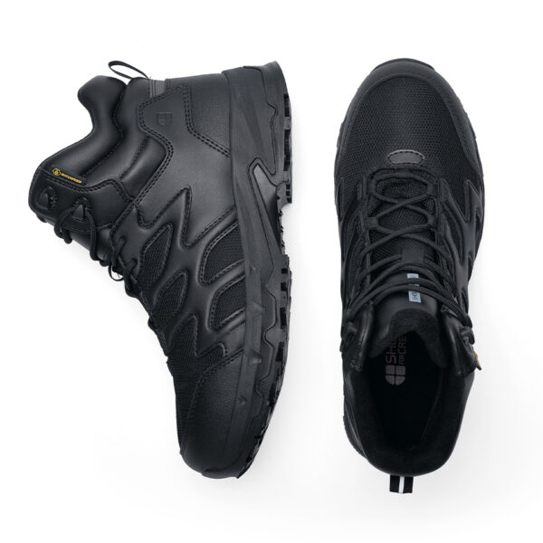231301 SFC Carrig Mid Boots10 Goede schoenen zijn essentieel voor lange diensturen en tactische activiteiten, zoals hikes, trektochten, militaire operaties, politiewerk en beveiligingswerk. De Carrig Mid is een multifunctionele tactical/outdoor schoen die geschikt is voor meerdere werkvelden en biedt veel comfort dankzij de EVA-middenzool die perfecte demping biedt. De Carrig Mid heeft een unieke antislip zool waar SFC bekend om staat, met een groot oppervlak dat zorgt voor een betere slipweerstand op verschillende ondergronden. De gepatenteerde EVA tussenzool biedt een unieke demping bij het lopen en staan, en maakt de schoenen geschikt voor langdurig gebruik. Belangrijke kenmerken van de Carrig Mid zijn de uitneembare dempende binnenzool, de metaalvrije constructie, de warmte- en koude-isolatie, de Spillguard-technologie die de schoen beschermt tegen chemicaliën en vloeistoffen, en de SFC anti-slip zool met TripGuard-technologie die optimale grip biedt op snel wisselende ondergronden. De duurzame combinatie van mesh en leder maakt de schoen waterdicht. De Carrig Mid is CE-gecertificeerd volgens EN ISO 20347:2012 standaarden en is daarmee een ideale uniformschoen voor verschillende werkvelden. Raadpleeg de spec/tech sheet voor meer informatie. <a title="Maattabel" href="https://dump.dev.newagents.nl/wp-content/uploads/2023/01/231301-SFC-Carrig-Mid-Boots22.pdf" target="_blank" rel="noopener noreferrer"><button><span style="color: #ef471f; font-size: medium;"><strong>Spec/Tech sheet</strong></span></button></a>