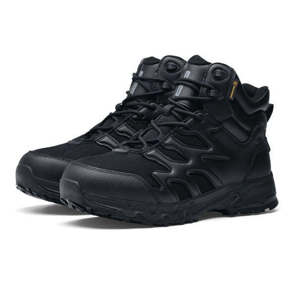 231301 SFC Carrig Mid Boots11 Goede schoenen zijn essentieel voor lange diensturen en tactische activiteiten, zoals hikes, trektochten, militaire operaties, politiewerk en beveiligingswerk. De Carrig Mid is een multifunctionele tactical/outdoor schoen die geschikt is voor meerdere werkvelden en biedt veel comfort dankzij de EVA-middenzool die perfecte demping biedt. De Carrig Mid heeft een unieke antislip zool waar SFC bekend om staat, met een groot oppervlak dat zorgt voor een betere slipweerstand op verschillende ondergronden. De gepatenteerde EVA tussenzool biedt een unieke demping bij het lopen en staan, en maakt de schoenen geschikt voor langdurig gebruik. Belangrijke kenmerken van de Carrig Mid zijn de uitneembare dempende binnenzool, de metaalvrije constructie, de warmte- en koude-isolatie, de Spillguard-technologie die de schoen beschermt tegen chemicaliën en vloeistoffen, en de SFC anti-slip zool met TripGuard-technologie die optimale grip biedt op snel wisselende ondergronden. De duurzame combinatie van mesh en leder maakt de schoen waterdicht. De Carrig Mid is CE-gecertificeerd volgens EN ISO 20347:2012 standaarden en is daarmee een ideale uniformschoen voor verschillende werkvelden. Raadpleeg de spec/tech sheet voor meer informatie. <a title="Maattabel" href="https://dump.dev.newagents.nl/wp-content/uploads/2023/01/231301-SFC-Carrig-Mid-Boots22.pdf" target="_blank" rel="noopener noreferrer"><button><span style="color: #ef471f; font-size: medium;"><strong>Spec/Tech sheet</strong></span></button></a>