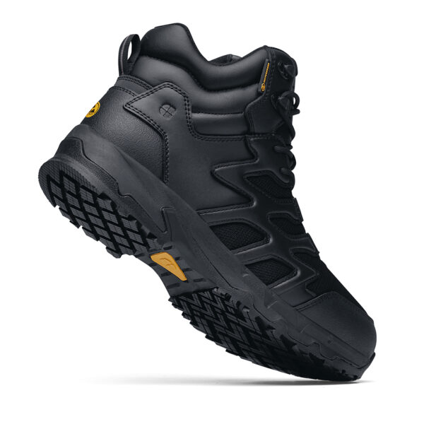 231301 SFC Carrig Mid Boots7 Goede schoenen zijn essentieel voor lange diensturen en tactische activiteiten, zoals hikes, trektochten, militaire operaties, politiewerk en beveiligingswerk. De Carrig Mid is een multifunctionele tactical/outdoor schoen die geschikt is voor meerdere werkvelden en biedt veel comfort dankzij de EVA-middenzool die perfecte demping biedt. De Carrig Mid heeft een unieke antislip zool waar SFC bekend om staat, met een groot oppervlak dat zorgt voor een betere slipweerstand op verschillende ondergronden. De gepatenteerde EVA tussenzool biedt een unieke demping bij het lopen en staan, en maakt de schoenen geschikt voor langdurig gebruik. Belangrijke kenmerken van de Carrig Mid zijn de uitneembare dempende binnenzool, de metaalvrije constructie, de warmte- en koude-isolatie, de Spillguard-technologie die de schoen beschermt tegen chemicaliën en vloeistoffen, en de SFC anti-slip zool met TripGuard-technologie die optimale grip biedt op snel wisselende ondergronden. De duurzame combinatie van mesh en leder maakt de schoen waterdicht. De Carrig Mid is CE-gecertificeerd volgens EN ISO 20347:2012 standaarden en is daarmee een ideale uniformschoen voor verschillende werkvelden. Raadpleeg de spec/tech sheet voor meer informatie. <a title="Maattabel" href="https://dump.dev.newagents.nl/wp-content/uploads/2023/01/231301-SFC-Carrig-Mid-Boots22.pdf" target="_blank" rel="noopener noreferrer"><button><span style="color: #ef471f; font-size: medium;"><strong>Spec/Tech sheet</strong></span></button></a>
