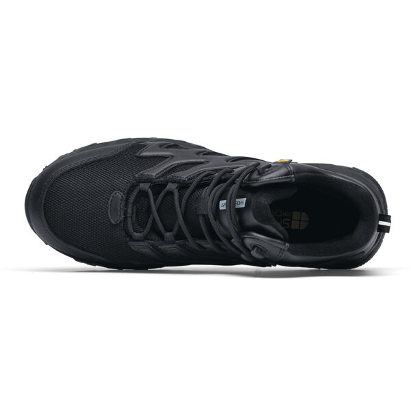 231301 SFC Carrig Mid Boots8 Goede schoenen zijn essentieel voor lange diensturen en tactische activiteiten, zoals hikes, trektochten, militaire operaties, politiewerk en beveiligingswerk. De Carrig Mid is een multifunctionele tactical/outdoor schoen die geschikt is voor meerdere werkvelden en biedt veel comfort dankzij de EVA-middenzool die perfecte demping biedt. De Carrig Mid heeft een unieke antislip zool waar SFC bekend om staat, met een groot oppervlak dat zorgt voor een betere slipweerstand op verschillende ondergronden. De gepatenteerde EVA tussenzool biedt een unieke demping bij het lopen en staan, en maakt de schoenen geschikt voor langdurig gebruik. Belangrijke kenmerken van de Carrig Mid zijn de uitneembare dempende binnenzool, de metaalvrije constructie, de warmte- en koude-isolatie, de Spillguard-technologie die de schoen beschermt tegen chemicaliën en vloeistoffen, en de SFC anti-slip zool met TripGuard-technologie die optimale grip biedt op snel wisselende ondergronden. De duurzame combinatie van mesh en leder maakt de schoen waterdicht. De Carrig Mid is CE-gecertificeerd volgens EN ISO 20347:2012 standaarden en is daarmee een ideale uniformschoen voor verschillende werkvelden. Raadpleeg de spec/tech sheet voor meer informatie. <a title="Maattabel" href="https://dump.dev.newagents.nl/wp-content/uploads/2023/01/231301-SFC-Carrig-Mid-Boots22.pdf" target="_blank" rel="noopener noreferrer"><button><span style="color: #ef471f; font-size: medium;"><strong>Spec/Tech sheet</strong></span></button></a>