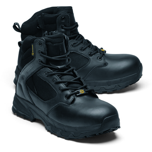 231302 SFC Defense Mid Tactical boots O2 ESD De Defense Mid is een must-have Tactical schoen voor lange diensturen en tactische activiteiten in meerdere werkvelden, zoals defensie, politie, outdoortrips en de securitysector. Deze schoenen bieden veel comfort dankzij de EVA-middenzool die perfecte demping biedt en de unieke antislip zool waar SFC bekend om staat. De grote oppervlakte van de buitenzool zorgt voor een betere slipweerstand op verschillende ondergronden. De Defense boots zijn geschikt voor zowel mannen als vrouwen en hebben een ritssluiting voor gemakkelijk aan- en uittrekken. Andere kenmerken zijn de waterdichte eigenschappen die ontworpen zijn om water af te stoten en uw voeten droog te houden, de uitneembare dempende binnenzool, de SFC anti-slip buitenzool met tripguard, waardoor het gemakkelijker is om te bewegen op verschillende oppervlakken/ondergronden, en de EVA-tussenzool voor comfortabele demping. Bovendien voorkomt ESD (Electro Static Discharge) dat statische elektriciteit zich ophoopt en beschermt het de drager en omliggende apparatuur. De Defense Mid is CE gecertificeerd O2 SRC volgens EN ISO 20347:2012 O2 SRC ESD-normen. Raadpleeg de spec/tech sheet voor meer informatie. <a title="Maattabel" href="https://dump.dev.newagents.nl/wp-content/uploads/2023/01/Defense-Mid-Tactical-Boots-Tech-sheet.pdf" target="_blank" rel="noopener noreferrer"><button><span style="color: #ef471f; font-size: medium;"><strong>Spec/Tech sheet</strong></span></button></a> <a title="Maattabel" href="https://dump.dev.newagents.nl/wp-content/uploads/2023/01/Defense-Mid-Tactical-Boots-CE-Certificaat.pdf" target="_blank" rel="noopener noreferrer"><button><span style="color: #ef471f; font-size: medium;"><strong>CE-Certificaat</strong></span></button></a>