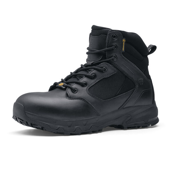 231302 SFC Defense Mid Tactical boots O2 ESD5 De Defense Mid is een must-have Tactical schoen voor lange diensturen en tactische activiteiten in meerdere werkvelden, zoals defensie, politie, outdoortrips en de securitysector. Deze schoenen bieden veel comfort dankzij de EVA-middenzool die perfecte demping biedt en de unieke antislip zool waar SFC bekend om staat. De grote oppervlakte van de buitenzool zorgt voor een betere slipweerstand op verschillende ondergronden. De Defense boots zijn geschikt voor zowel mannen als vrouwen en hebben een ritssluiting voor gemakkelijk aan- en uittrekken. Andere kenmerken zijn de waterdichte eigenschappen die ontworpen zijn om water af te stoten en uw voeten droog te houden, de uitneembare dempende binnenzool, de SFC anti-slip buitenzool met tripguard, waardoor het gemakkelijker is om te bewegen op verschillende oppervlakken/ondergronden, en de EVA-tussenzool voor comfortabele demping. Bovendien voorkomt ESD (Electro Static Discharge) dat statische elektriciteit zich ophoopt en beschermt het de drager en omliggende apparatuur. De Defense Mid is CE gecertificeerd O2 SRC volgens EN ISO 20347:2012 O2 SRC ESD-normen. Raadpleeg de spec/tech sheet voor meer informatie. <a title="Maattabel" href="https://dump.dev.newagents.nl/wp-content/uploads/2023/01/Defense-Mid-Tactical-Boots-Tech-sheet.pdf" target="_blank" rel="noopener noreferrer"><button><span style="color: #ef471f; font-size: medium;"><strong>Spec/Tech sheet</strong></span></button></a> <a title="Maattabel" href="https://dump.dev.newagents.nl/wp-content/uploads/2023/01/Defense-Mid-Tactical-Boots-CE-Certificaat.pdf" target="_blank" rel="noopener noreferrer"><button><span style="color: #ef471f; font-size: medium;"><strong>CE-Certificaat</strong></span></button></a>