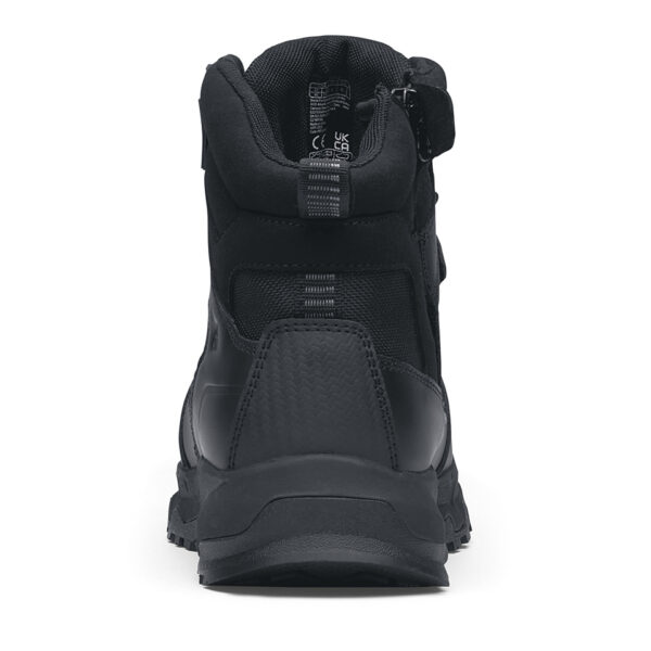 231302 SFC Defense Mid Tactical boots O2 ESD7 De Defense Mid is een must-have Tactical schoen voor lange diensturen en tactische activiteiten in meerdere werkvelden, zoals defensie, politie, outdoortrips en de securitysector. Deze schoenen bieden veel comfort dankzij de EVA-middenzool die perfecte demping biedt en de unieke antislip zool waar SFC bekend om staat. De grote oppervlakte van de buitenzool zorgt voor een betere slipweerstand op verschillende ondergronden. De Defense boots zijn geschikt voor zowel mannen als vrouwen en hebben een ritssluiting voor gemakkelijk aan- en uittrekken. Andere kenmerken zijn de waterdichte eigenschappen die ontworpen zijn om water af te stoten en uw voeten droog te houden, de uitneembare dempende binnenzool, de SFC anti-slip buitenzool met tripguard, waardoor het gemakkelijker is om te bewegen op verschillende oppervlakken/ondergronden, en de EVA-tussenzool voor comfortabele demping. Bovendien voorkomt ESD (Electro Static Discharge) dat statische elektriciteit zich ophoopt en beschermt het de drager en omliggende apparatuur. De Defense Mid is CE gecertificeerd O2 SRC volgens EN ISO 20347:2012 O2 SRC ESD-normen. Raadpleeg de spec/tech sheet voor meer informatie. <a title="Maattabel" href="https://dump.dev.newagents.nl/wp-content/uploads/2023/01/Defense-Mid-Tactical-Boots-Tech-sheet.pdf" target="_blank" rel="noopener noreferrer"><button><span style="color: #ef471f; font-size: medium;"><strong>Spec/Tech sheet</strong></span></button></a> <a title="Maattabel" href="https://dump.dev.newagents.nl/wp-content/uploads/2023/01/Defense-Mid-Tactical-Boots-CE-Certificaat.pdf" target="_blank" rel="noopener noreferrer"><button><span style="color: #ef471f; font-size: medium;"><strong>CE-Certificaat</strong></span></button></a>