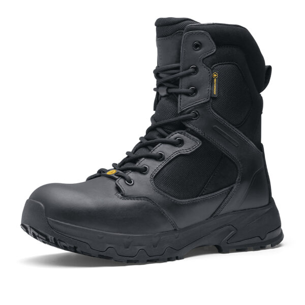 231303 SFC Defense High Tactical boots O2 ESD4 Goede schoenen zijn cruciaal voor comfort tijdens lange diensturen en tactische activiteiten. De Defense High is een veelzijdige Tactical schoen die geschikt is voor verschillende werkgebieden, zoals defensie tijdens militaire activiteiten, bij de politie, tijdens outdoortrips en in de securitysector. Deze schoen brengt veel comfort dankzij de EVA-middenzool, die zorgt voor perfecte demping. De unieke antislipzool van SFC staat bekend om zijn grip op verschillende ondergronden. Bovendien is de schoen waterdicht en ontworpen om water af te stoten, zodat je voeten droog blijven in alle omstandigheden. De Defense High heeft een ritssluiting om de schoen gemakkelijk aan en uit te trekken en een uitneembare dempende binnenzool. De SFC antislip buitenzool met tripguard zorgt voor optimale grip op snel wisselende ondergronden en de EVA-tussenzool biedt extra comfortabele demping. Deze schoenen zijn geschikt voor zowel mannen als vrouwen en bieden ook ESD-bescherming. Dit betekent dat de schoenen statische elektrische lading voorkomen door snelle ontlading van statische elektriciteit. De lage weerstand van de schoenen zorgt ervoor dat de drager zichzelf niet (op)laadt, waardoor hij/zij zichzelf en omliggende apparatuur beschermt. De Defense High is CE-gecertificeerd O2 SRC volgens EN ISO 20347:2012 normen en voldoet aan alle vereisten voor professionele werkschoenen. Voor meer informatie over de specificaties en technische details van deze schoen, raadpleeg de spec/tech sheet. <a title="Maattabel" href="https://dump.dev.newagents.nl/wp-content/uploads/2023/01/231303-SFC-Defense-High-Tactical-boots-O2-ESD-spec-tech-sheet.pdf" target="_blank" rel="noopener noreferrer"><button><span style="color: #ef471f; font-size: medium;"><strong>Spec/Tech sheet</strong></span></button></a> <a title="Maattabel" href="https://dump.dev.newagents.nl/wp-content/uploads/2023/01/231303-SFC-Defense-High-Tactical-boots-O2-ESD-CE-certificaat.pdf" target="_blank" rel="noopener noreferrer"><button><span style="color: #ef471f; font-size: medium;"><strong>CE-Certificaat</strong></span></button></a>