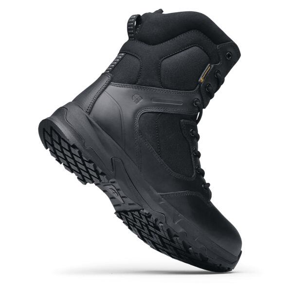 231303 SFC Defense High Tactical boots O2 ESD7 Goede schoenen zijn cruciaal voor comfort tijdens lange diensturen en tactische activiteiten. De Defense High is een veelzijdige Tactical schoen die geschikt is voor verschillende werkgebieden, zoals defensie tijdens militaire activiteiten, bij de politie, tijdens outdoortrips en in de securitysector. Deze schoen brengt veel comfort dankzij de EVA-middenzool, die zorgt voor perfecte demping. De unieke antislipzool van SFC staat bekend om zijn grip op verschillende ondergronden. Bovendien is de schoen waterdicht en ontworpen om water af te stoten, zodat je voeten droog blijven in alle omstandigheden. De Defense High heeft een ritssluiting om de schoen gemakkelijk aan en uit te trekken en een uitneembare dempende binnenzool. De SFC antislip buitenzool met tripguard zorgt voor optimale grip op snel wisselende ondergronden en de EVA-tussenzool biedt extra comfortabele demping. Deze schoenen zijn geschikt voor zowel mannen als vrouwen en bieden ook ESD-bescherming. Dit betekent dat de schoenen statische elektrische lading voorkomen door snelle ontlading van statische elektriciteit. De lage weerstand van de schoenen zorgt ervoor dat de drager zichzelf niet (op)laadt, waardoor hij/zij zichzelf en omliggende apparatuur beschermt. De Defense High is CE-gecertificeerd O2 SRC volgens EN ISO 20347:2012 normen en voldoet aan alle vereisten voor professionele werkschoenen. Voor meer informatie over de specificaties en technische details van deze schoen, raadpleeg de spec/tech sheet. <a title="Maattabel" href="https://dump.dev.newagents.nl/wp-content/uploads/2023/01/231303-SFC-Defense-High-Tactical-boots-O2-ESD-spec-tech-sheet.pdf" target="_blank" rel="noopener noreferrer"><button><span style="color: #ef471f; font-size: medium;"><strong>Spec/Tech sheet</strong></span></button></a> <a title="Maattabel" href="https://dump.dev.newagents.nl/wp-content/uploads/2023/01/231303-SFC-Defense-High-Tactical-boots-O2-ESD-CE-certificaat.pdf" target="_blank" rel="noopener noreferrer"><button><span style="color: #ef471f; font-size: medium;"><strong>CE-Certificaat</strong></span></button></a>