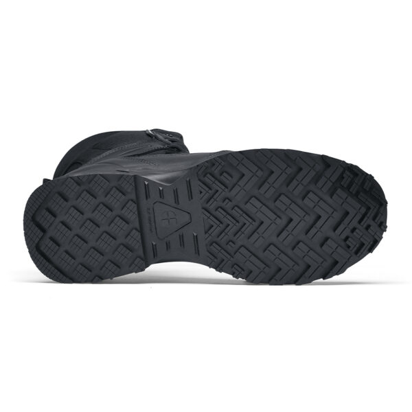 231303 SFC Defense High Tactical boots O2 ESD9 Goede schoenen zijn cruciaal voor comfort tijdens lange diensturen en tactische activiteiten. De Defense High is een veelzijdige Tactical schoen die geschikt is voor verschillende werkgebieden, zoals defensie tijdens militaire activiteiten, bij de politie, tijdens outdoortrips en in de securitysector. Deze schoen brengt veel comfort dankzij de EVA-middenzool, die zorgt voor perfecte demping. De unieke antislipzool van SFC staat bekend om zijn grip op verschillende ondergronden. Bovendien is de schoen waterdicht en ontworpen om water af te stoten, zodat je voeten droog blijven in alle omstandigheden. De Defense High heeft een ritssluiting om de schoen gemakkelijk aan en uit te trekken en een uitneembare dempende binnenzool. De SFC antislip buitenzool met tripguard zorgt voor optimale grip op snel wisselende ondergronden en de EVA-tussenzool biedt extra comfortabele demping. Deze schoenen zijn geschikt voor zowel mannen als vrouwen en bieden ook ESD-bescherming. Dit betekent dat de schoenen statische elektrische lading voorkomen door snelle ontlading van statische elektriciteit. De lage weerstand van de schoenen zorgt ervoor dat de drager zichzelf niet (op)laadt, waardoor hij/zij zichzelf en omliggende apparatuur beschermt. De Defense High is CE-gecertificeerd O2 SRC volgens EN ISO 20347:2012 normen en voldoet aan alle vereisten voor professionele werkschoenen. Voor meer informatie over de specificaties en technische details van deze schoen, raadpleeg de spec/tech sheet. <a title="Maattabel" href="https://dump.dev.newagents.nl/wp-content/uploads/2023/01/231303-SFC-Defense-High-Tactical-boots-O2-ESD-spec-tech-sheet.pdf" target="_blank" rel="noopener noreferrer"><button><span style="color: #ef471f; font-size: medium;"><strong>Spec/Tech sheet</strong></span></button></a> <a title="Maattabel" href="https://dump.dev.newagents.nl/wp-content/uploads/2023/01/231303-SFC-Defense-High-Tactical-boots-O2-ESD-CE-certificaat.pdf" target="_blank" rel="noopener noreferrer"><button><span style="color: #ef471f; font-size: medium;"><strong>CE-Certificaat</strong></span></button></a>