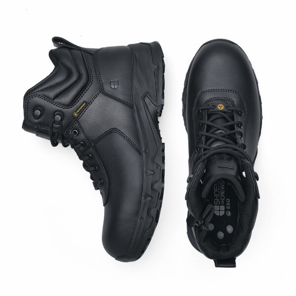 231305 SFC Guard Mid Safety Boots S310 De Guard Mid veiligheidsschoen is een must-have voor lange diensturen en beveiligingsactiviteiten. Deze S3 veiligheidsschoen is geschikt voor diverse werkterreinen, zoals de beveiligingssector, magazijnwerk, transportsector en bouw. De schoen biedt veel comfort dankzij de EVA-middenzool die zorgt voor perfecte demping en een unieke antislipzool voor betere slipweerstand. De schoenen hebben een ritsluiting voor gemakkelijk aan- en uittrekken en zijn waterdicht ontworpen om uw voeten droog te houden. Ze zijn uitgerust met een uitneembare dempende binnenzool en hebben een SFC antislip buitenzool met Tripguard, wat het mogelijk maakt om gemakkelijk te bewegen op verschillende oppervlakken. De schoenen zijn geschikt voor zowel mannen als vrouwen en zijn ESD (Electro Static Discharge) gecertificeerd. De schoenen voorkomen statische elektrische lading door snelle ontlading van statische elektriciteit. Door de lage weerstand van de schoenen zal de drager zichzelf niet (op)laden. Dit beschermt jezelf en omliggende apparatuur. De schoenen zijn CE-gecertificeerd volgens EN ISO 20345:2011 S3 SRC ESD normen. Raadpleeg de spec/tech sheet voor meer informatie. <a title="Maattabel" href="https://dump.dev.newagents.nl/wp-content/uploads/2023/01/231305-SFC-Guard-Mid-Safety-Boots-S3-spec-tech-sheet.pdf" target="_blank" rel="noopener noreferrer"><button><span style="color: #ef471f; font-size: medium;"><strong>Spec/Tech sheet</strong></span></button></a> <a title="Maattabel" href="https://dump.dev.newagents.nl/wp-content/uploads/2023/01/231305-SFC-Guard-Mid-Safety-Boots-S3-CE-certificaat.pdf" target="_blank" rel="noopener noreferrer"><button><span style="color: #ef471f; font-size: medium;"><strong>CE-Certificaat</strong></span></button></a>