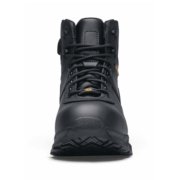 231305 SFC Guard Mid Safety Boots S35 De Guard Mid veiligheidsschoen is een must-have voor lange diensturen en beveiligingsactiviteiten. Deze S3 veiligheidsschoen is geschikt voor diverse werkterreinen, zoals de beveiligingssector, magazijnwerk, transportsector en bouw. De schoen biedt veel comfort dankzij de EVA-middenzool die zorgt voor perfecte demping en een unieke antislipzool voor betere slipweerstand. De schoenen hebben een ritsluiting voor gemakkelijk aan- en uittrekken en zijn waterdicht ontworpen om uw voeten droog te houden. Ze zijn uitgerust met een uitneembare dempende binnenzool en hebben een SFC antislip buitenzool met Tripguard, wat het mogelijk maakt om gemakkelijk te bewegen op verschillende oppervlakken. De schoenen zijn geschikt voor zowel mannen als vrouwen en zijn ESD (Electro Static Discharge) gecertificeerd. De schoenen voorkomen statische elektrische lading door snelle ontlading van statische elektriciteit. Door de lage weerstand van de schoenen zal de drager zichzelf niet (op)laden. Dit beschermt jezelf en omliggende apparatuur. De schoenen zijn CE-gecertificeerd volgens EN ISO 20345:2011 S3 SRC ESD normen. Raadpleeg de spec/tech sheet voor meer informatie. <a title="Maattabel" href="https://dump.dev.newagents.nl/wp-content/uploads/2023/01/231305-SFC-Guard-Mid-Safety-Boots-S3-spec-tech-sheet.pdf" target="_blank" rel="noopener noreferrer"><button><span style="color: #ef471f; font-size: medium;"><strong>Spec/Tech sheet</strong></span></button></a> <a title="Maattabel" href="https://dump.dev.newagents.nl/wp-content/uploads/2023/01/231305-SFC-Guard-Mid-Safety-Boots-S3-CE-certificaat.pdf" target="_blank" rel="noopener noreferrer"><button><span style="color: #ef471f; font-size: medium;"><strong>CE-Certificaat</strong></span></button></a>