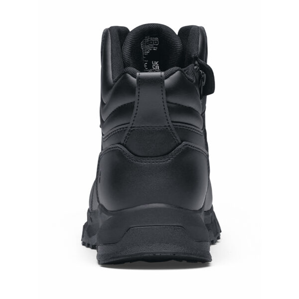231305 SFC Guard Mid Safety Boots S36 De Guard Mid veiligheidsschoen is een must-have voor lange diensturen en beveiligingsactiviteiten. Deze S3 veiligheidsschoen is geschikt voor diverse werkterreinen, zoals de beveiligingssector, magazijnwerk, transportsector en bouw. De schoen biedt veel comfort dankzij de EVA-middenzool die zorgt voor perfecte demping en een unieke antislipzool voor betere slipweerstand. De schoenen hebben een ritsluiting voor gemakkelijk aan- en uittrekken en zijn waterdicht ontworpen om uw voeten droog te houden. Ze zijn uitgerust met een uitneembare dempende binnenzool en hebben een SFC antislip buitenzool met Tripguard, wat het mogelijk maakt om gemakkelijk te bewegen op verschillende oppervlakken. De schoenen zijn geschikt voor zowel mannen als vrouwen en zijn ESD (Electro Static Discharge) gecertificeerd. De schoenen voorkomen statische elektrische lading door snelle ontlading van statische elektriciteit. Door de lage weerstand van de schoenen zal de drager zichzelf niet (op)laden. Dit beschermt jezelf en omliggende apparatuur. De schoenen zijn CE-gecertificeerd volgens EN ISO 20345:2011 S3 SRC ESD normen. Raadpleeg de spec/tech sheet voor meer informatie. <a title="Maattabel" href="https://dump.dev.newagents.nl/wp-content/uploads/2023/01/231305-SFC-Guard-Mid-Safety-Boots-S3-spec-tech-sheet.pdf" target="_blank" rel="noopener noreferrer"><button><span style="color: #ef471f; font-size: medium;"><strong>Spec/Tech sheet</strong></span></button></a> <a title="Maattabel" href="https://dump.dev.newagents.nl/wp-content/uploads/2023/01/231305-SFC-Guard-Mid-Safety-Boots-S3-CE-certificaat.pdf" target="_blank" rel="noopener noreferrer"><button><span style="color: #ef471f; font-size: medium;"><strong>CE-Certificaat</strong></span></button></a>