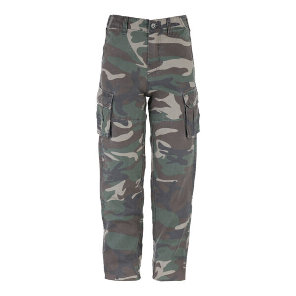112221 Kinder cargo broek Stonewashed <big>Klassieke cargo broek in woodland style. De cargo broeken zijn gemaakt van duurzaam katoen en bieden langdurig comfort. De stoere stonewashed look en handige features maken deze shorts tot een perfecte broek voor casual/alledaags gebruik voor de kids.</big> <strong>Kenmerken:</strong> <ul> <li><big>Twee steekzakken</big></li> <li><big>Twee cargozakken met drukknopen</big></li> <li><big>Één cargo kontzak met drukknoop</big></li> </ul>