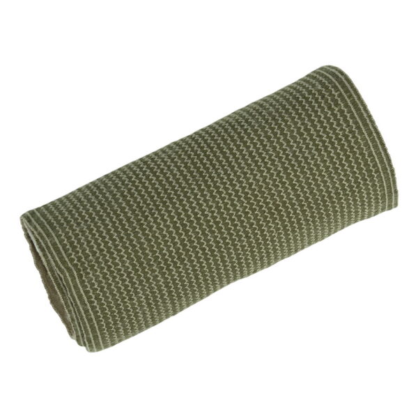 469447 BCB Combat eerste veldverband PF119A3 <big><strong>Kenmerken:</strong> Totale omvang van het verband uitgerekt: 3.5m Verpakkingsgrootte: 11 x 21 cm Latexvrij Vacuüm verzegeld Waterdicht verpakt Gemakkelijk te scheuren verpakking (inkepingen) Steriel Groen/Olijfgroen verband CE-gemarkeerd</big> <big>Gebruiksaanwijzing (afbeeldingen op achterzijde verpakking):</big> <ul> <li><big>Breng het witte kompres aan op de wond</big></li> <li><big>Raak het witte kompres niet aan</big></li> <li><big>Wikkel het elastische verband strak om het ledemaat of lichaamsdeel</big></li> <li><big>Maak de uiteinden van de sluitstrip vast in het verband.</big></li> </ul>