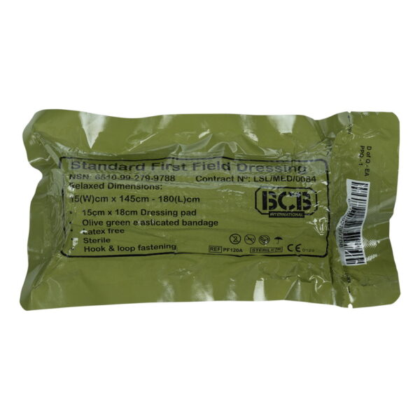 469446 BCB Combat first field dressing standaard PF120A BCB Combat First Field Dressing Standaard PF120A In noodsituaties is snel handelen essentieel, en daarom is de BCB Combat First Field Dressing Standaard PF120A een onmisbaar hulpmiddel voor elke uitrusting. Dit verband is ontworpen om snelle en effectieve wondverzorging mogelijk te maken, waar en wanneer dat nodig is. Het verband wordt geleverd in een compacte en waterdichte verpakking van 11 x 21 cm, waardoor het gemakkelijk mee te nemen is in je uitrusting of EHBO-kit. Het kompres heeft een afmeting van 15 x 18 cm en biedt voldoende dekking voor wonden en letsels. Met een totale omvang van het verband dat kan worden uitgerekt tot 1.5 meter, kan het strak en stevig om een ledemaat of lichaamsdeel worden gewikkeld voor een veilige fixatie. Het verband is latexvrij en steriel, wat het geschikt maakt voor gebruik bij verschillende patiënten zonder allergische reacties te veroorzaken. Het is CE-gemarkeerd, wat betekent dat het voldoet aan de Europese normen voor medische hulpmiddelen. De verpakking is voorzien van inkepingen, waardoor het verband gemakkelijk en snel kan worden gescheurd zonder dat je een schaar nodig hebt. Op de achterzijde van de verpakking zijn duidelijke gebruiksaanwijzingen met afbeeldingen te vinden, zodat je het verband correct kunt aanbrengen. Voeg de BCB Combat First Field Dressing Standaard PF120A toe aan je EHBO-uitrusting, tas of medische benodigdheden en zorg voor snelle en doeltreffende wondverzorging in noodsituaties. Bestel nu en wees voorbereid op elke eventualiteit. <big><strong>Kenmerken:</strong></big> <big>Kompres: 15 x 18 cm Totale omvang van het verband uitgerekt: 1.5m Verpakkingsgrootte: 11 x 21 cm Latexvrij Vacuüm verzegeld Waterdicht verpakt Gemakkelijk te scheuren verpakking (inkepingen) Steriel Groen/Olijfgroen verband CE-gemarkeerd</big> <big>Gebruiksaanwijzing (afbeeldingen op achterzijde verpakking):</big> <ul> <li><big>Breng het witte kompres aan op de wond</big></li> <li><big>Raak het witte kompres niet aan</big></li> <li><big>Wikkel het elastische verband strak om het ledemaat of lichaamsdeel</big></li> <li><big>Maak de uiteinden van de sluitstrip vast in het verband.</big></li> </ul>