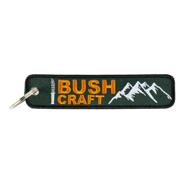 251306 11014 Sleutelhanger Bushcraft 127 Bushcraft Sleutelhanger #127 - Gedetailleerd Embleem Deze stoere Bushcraft sleutelhanger is perfect voor avonturiers en liefhebbers van outdoor activiteiten. Gemaakt van 100% fijngeweven stof, toont deze sleutelhanger een gedetailleerd Bushcraft logo aan beide zijden. Bushcraft staat voor het beheersen van vaardigheden in de natuur en het overleven met minimale middelen. Deze sleutelhanger is een symbool van jouw passie voor outdoor avonturen, survivaltechnieken en het verkennen van de wildernis. Of je nu een ervaren bushcrafter bent of net begint aan je avonturen, deze sleutelhanger is een functionele en stijlvolle toevoeging aan je dagelijkse uitrusting. Bevestig het aan je sleutelbos of gebruik het als decoratie aan je rugzak, tas of jas. Het Bushcraft logo herinnert je eraan om dichter bij de natuur te staan en je vaardigheden te ontwikkelen voor een leven in harmonie met de omgeving. Laat je passie voor de natuur zien en inspireer anderen om de schoonheid van outdoor activiteiten te ontdekken. Voeg deze gedetailleerde en stoere sleutelhanger toe aan je collectie en draag het met trots als symbool van je avontuurlijke geest. Bestel nu de Bushcraft Sleutelhanger #127 en laat je liefde voor de natuur zien, waar je ook gaat!