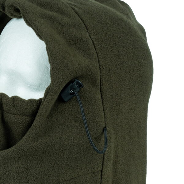 214276 Bivakmuts fleece polar1 De Fleece Polar Bivakmuts is jouw partner in de strijd tegen winterse kou en barre weersomstandigheden. Of je nu wandelt, skiët of gewoon geniet van de winterse buitenlucht, deze bivakmuts biedt ultieme warmte en bescherming. Het geheim achter deze bivakmuts is de fleece stof. Fleece staat bekend om zijn warmte, lichtheid en vochtafvoerende eigenschappen, waardoor je droog en comfortabel blijft, zelfs tijdens intensieve activiteiten. Deze bivakmuts is ontworpen om je hoofd, nek en gezicht te bedekken, waardoor je volledige bescherming hebt tegen de elementen. De verstelbare pasvorm zorgt voor comfort, zelfs tijdens de meest veeleisende avonturen. Dankzij het lichte ontwerp kun je deze bivakmuts gemakkelijk meenemen in je rugzak of tas, zodat je altijd bent voorbereid op veranderende weersomstandigheden. Kies voor warmte en comfort met de Fleece Polar Bivakmuts en geniet van het winterse buitenleven zonder zorgen over de kou. <table class="table table-striped"> <tbody> <tr> <td>✔</td> <td>Kleur: groen</td> </tr> <tr> <td>✔</td> <td>Materiaal: 100% polyester</td> </tr> </tbody> </table>
