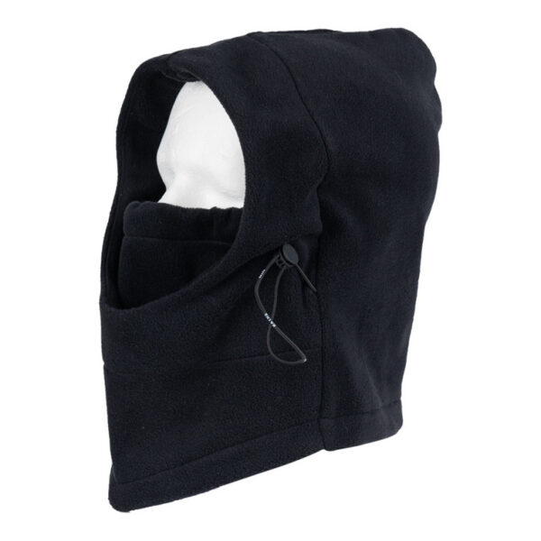Bivakmuts fleece polar3 De Fleece Polar Bivakmuts is jouw partner in de strijd tegen winterse kou en barre weersomstandigheden. Of je nu wandelt, skiët of gewoon geniet van de winterse buitenlucht, deze bivakmuts biedt ultieme warmte en bescherming. Het geheim achter deze bivakmuts is de fleece stof. Fleece staat bekend om zijn warmte, lichtheid en vochtafvoerende eigenschappen, waardoor je droog en comfortabel blijft, zelfs tijdens intensieve activiteiten. Deze bivakmuts is ontworpen om je hoofd, nek en gezicht te bedekken, waardoor je volledige bescherming hebt tegen de elementen. De verstelbare pasvorm zorgt voor comfort, zelfs tijdens de meest veeleisende avonturen. Dankzij het lichte ontwerp kun je deze bivakmuts gemakkelijk meenemen in je rugzak of tas, zodat je altijd bent voorbereid op veranderende weersomstandigheden. Kies voor warmte en comfort met de Fleece Polar Bivakmuts en geniet van het winterse buitenleven zonder zorgen over de kou. <table class="table table-striped"> <tbody> <tr> <td>✔</td> <td>Kleur: groen</td> </tr> <tr> <td>✔</td> <td>Materiaal: 100% polyester</td> </tr> </tbody> </table>