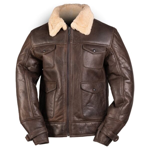US NAVY A4 SHEEPSKIN LEATHER JACKET Ervaar ultiem comfort met onze US NAVY A4 schapenleren jas. Vervaardigd uit zacht roan, voorzien van een sterke voorrits en 4 handige opgestikte zakken met flap en drukknoop. De manchetten zijn verstelbaar met een leren bout voor een perfecte pasvorm. <strong>Let op, valt klein.</strong> <strong>Bij twijfel bestel een maat groter.</strong>