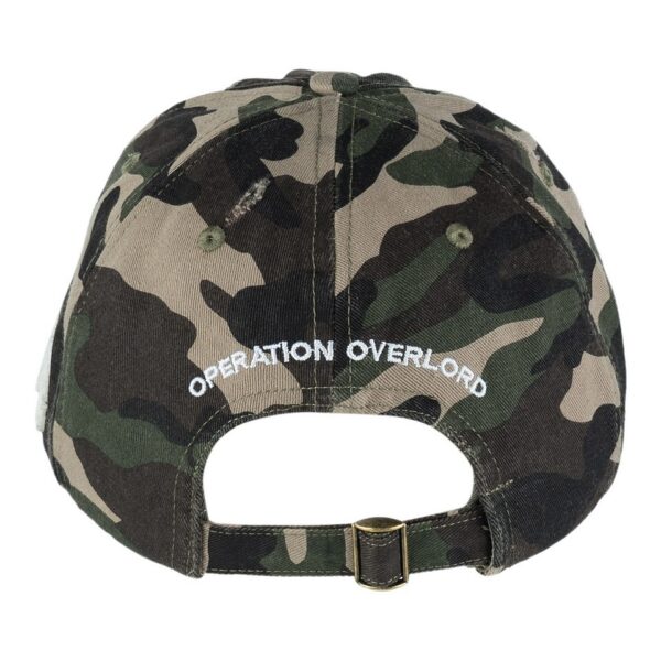 Baseball cap D Day stonewashed 44 camouflage2 De Baseball cap D-Day stonewashed '44 camouflage is een stoere pet met een stonewashed effect en camouflage kleur, versierd met meerdere emblemen van D-Day. Een must-have voor een casual en historische look.