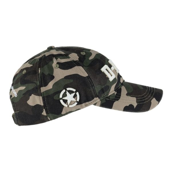 Baseball cap D Day stonewashed 44 camouflage3 De Baseball cap D-Day stonewashed '44 camouflage is een stoere pet met een stonewashed effect en camouflage kleur, versierd met meerdere emblemen van D-Day. Een must-have voor een casual en historische look.