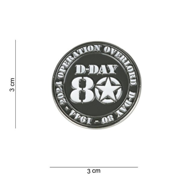 Embleem metaal D Day 80 pin operation overlord 8015 Het Embleem Metaal D-Day 80 Pin Operation Overlord #8015 is een prachtige metalen pin, speciaal ontworpen ter herdenking van 80 jaar D-Day. Met zijn vlindersluiting is deze pin gemakkelijk te bevestigen op kleding, petten en tassen.