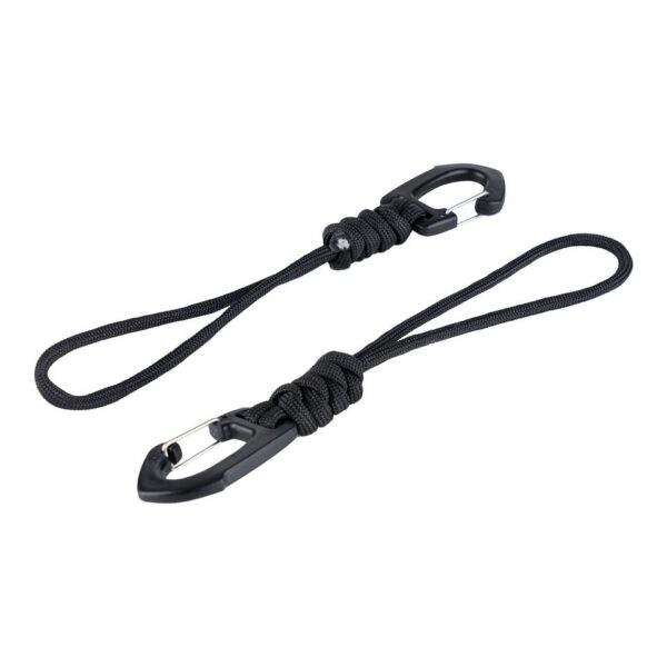 Karabijnhaak met koord 2pcs JYFPB234 De karabijnhaak met twee koorden is een essentieel accessoire voor outdoor avonturen. Gemaakt van hoogwaardig 100% nylon paracord touw en voorzien van een duurzame 100% plastic karabijn.