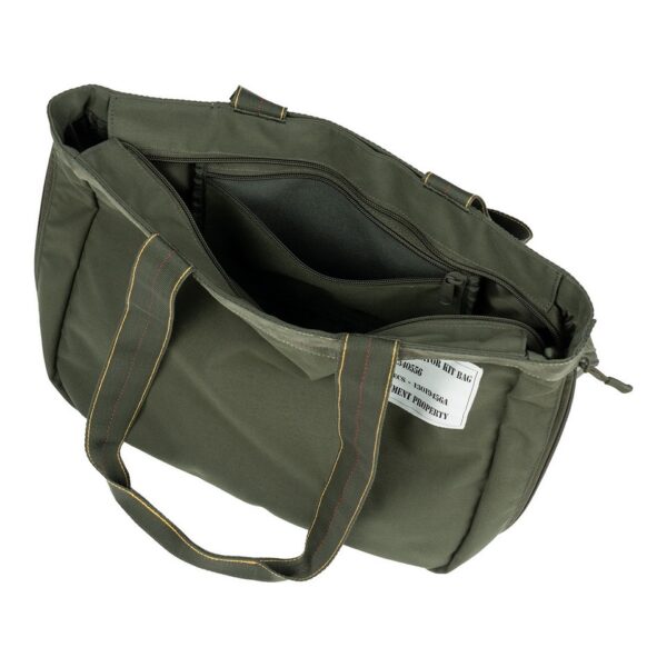 Uitbreidbare Aviator kit tas5 De uitbreidbare Aviator kit tas is de perfecte metgezel voor onderweg. Gemaakt van duurzaam nylon, met handige extra's zoals een binnenvak met ritssluiting en een bovenrits voor volledige sluiting, biedt deze tas ruimte en functionaliteit in een slank ontwerp.