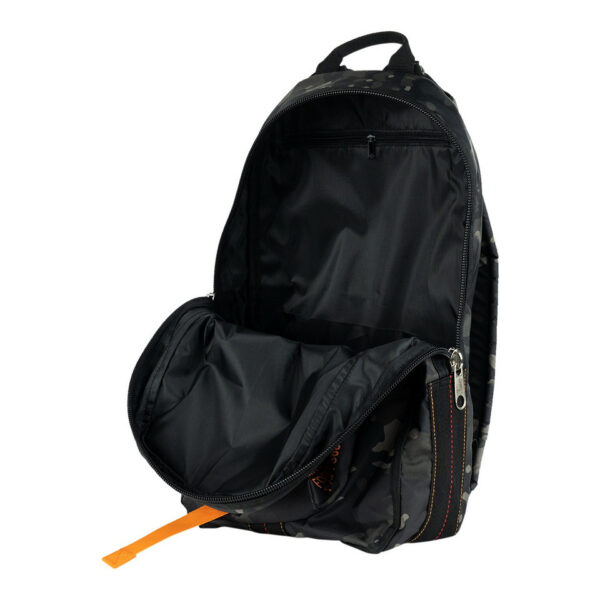 359500 64 036 De Parachute Tas 5 / Rugtas Groot in Night Camo is een veelzijdige en robuuste tas, ideaal voor avontuurlijke uitstapjes en dagelijks gebruik. Gemaakt van 100% nylon, biedt deze tas duurzaamheid en functionaliteit. Het unieke ontwerp omvat een echte parachutesluiting als decoratief element, wat bijdraagt aan de stoere uitstraling van de tas. De comfortabele, verstelbare draagstraps zorgen voor een perfecte pasvorm, terwijl de diverse parabag materialen de tas een authentieke look geven. &nbsp;