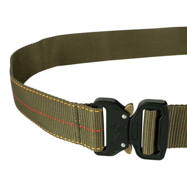 Aviation koppel2 <ul> <li><strong>Robuuste metalen sluiting:</strong> Zorgt voor langdurige duurzaamheid en veiligheid.</li> <li><strong>Uniek ontwerp:</strong> Voorzien van een opvallende rode streep, geïnspireerd door parachuteriemen.</li> <li><strong>Hoogwaardige kwaliteit:</strong> Gemaakt van stevig en duurzaam materiaal.</li> <li><strong>Veelzijdig en functioneel:</strong> Geschikt voor zowel casual als outdoor activiteiten.</li> </ul> Ervaar de perfecte balans tussen stijl en functionaliteit met de groene Aviation Koppel, een must-have accessoire voor elke avonturier.