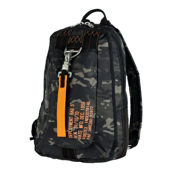Parachute tas 5 rugtas groot night camo De Parachute Tas 5 / Rugtas Groot in Night Camo is een veelzijdige en robuuste tas, ideaal voor avontuurlijke uitstapjes en dagelijks gebruik. Gemaakt van 100% nylon, biedt deze tas duurzaamheid en functionaliteit. Het unieke ontwerp omvat een echte parachutesluiting als decoratief element, wat bijdraagt aan de stoere uitstraling van de tas. De comfortabele, verstelbare draagstraps zorgen voor een perfecte pasvorm, terwijl de diverse parabag materialen de tas een authentieke look geven. &nbsp;