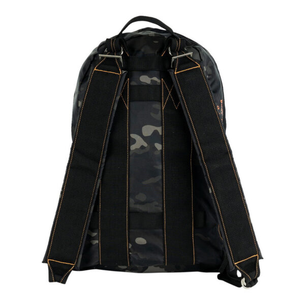 Parachute tas 6 rugtas klein night camo1 De Parachute Tas 6 / Rugtas Klein in Night Camo is een compacte en robuuste tas, ideaal voor avontuurlijke uitstapjes en dagelijks gebruik. Gemaakt van 100% nylon, biedt deze tas duurzaamheid en functionaliteit. Het unieke ontwerp bevat een echte parachutesluiting als decoratief element, wat bijdraagt aan de stoere uitstraling van de tas. De comfortabele, verstelbare draagstraps zorgen voor een perfecte pasvorm, terwijl de diverse parabag materialen de tas een authentieke look geven. &nbsp;
