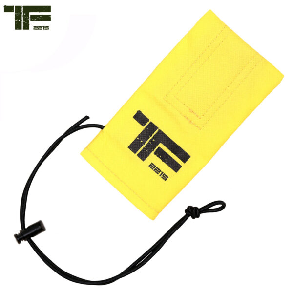 TF 2215 Loop beschermer De Task Force 2215® Loop beschermer is een essentieel accessoire voor Airsoftgeweren, ontworpen om zowel bescherming als functionaliteit te bieden. Gemaakt van duurzaam materiaal, beschermt deze loop beschermer je wapen tegen beschadigingen. Dankzij de felle gele kleur kan de beschermer tevens worden gebruikt als Kill Rag, waardoor je direct zichtbaar bent voor andere spelers. Deze veelzijdige beschermer is een must-have voor elke serieuze Airsoft-speler.