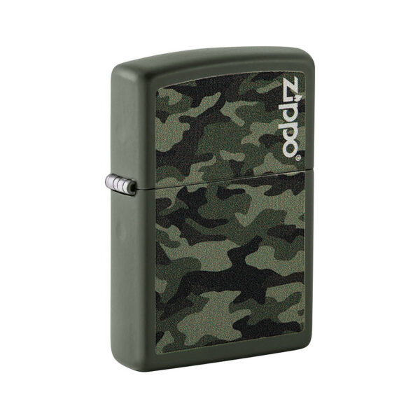 Zippo camo1 De originele Zippo camo aansteker is een must-have voor outdoorliefhebbers en verzamelaars. Met zijn iconische camouflagepatroon biedt deze aansteker niet alleen een stoer uiterlijk, maar ook de betrouwbare en duurzame kwaliteit die je van Zippo gewend bent. Ideaal voor kamperen, wandelen, en andere buitenactiviteiten. De windbestendige vlam zorgt ervoor dat je onder alle weersomstandigheden een vuurtje kunt maken, en de herbruikbare ontwerp maakt het een milieuvriendelijke keuze. &nbsp;