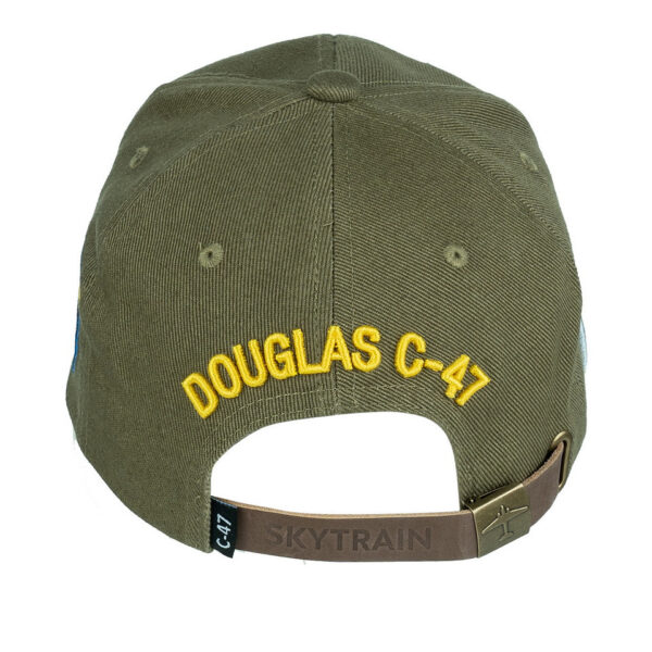 Baseball cap C 47 Skytrain3 Maak kennis met de baseball cap C-47 Skytrain, een pet die zowel stijl als geschiedenis combineert. Deze pet is ontworpen met oog voor detail en beschikt over diverse bedrukkingen die de legendarische C-47 Skytrain eren. Met het prominente Skytrain-logo op de voorkant en andere unieke details, is deze pet een must-have voor luchtvaartliefhebbers en verzamelaars. Gemaakt van hoogwaardige materialen, biedt de C-47 Skytrain pet niet alleen een stijlvol uiterlijk maar ook comfort en duurzaamheid. De verstelbare sluiting zorgt voor een perfecte pasvorm, terwijl de ademende stof zorgt voor een aangename draagervaring, zelfs op warme dagen.