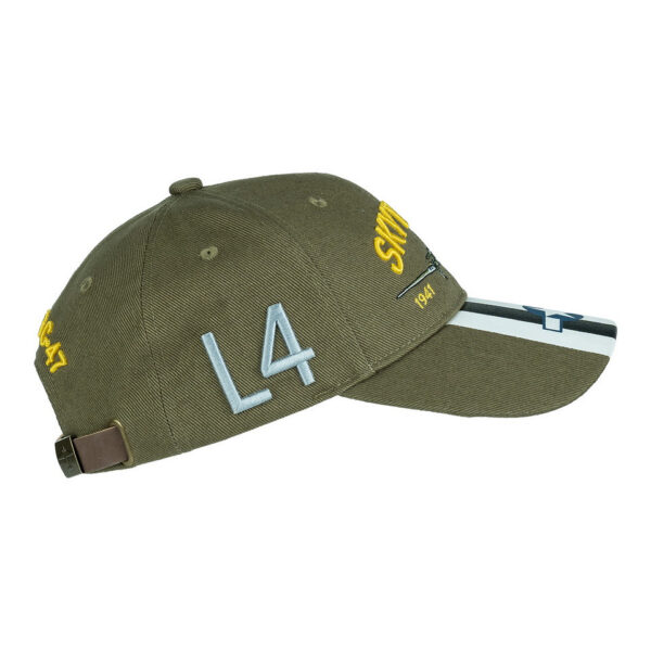 Baseball cap C 47 Skytrain4 Maak kennis met de baseball cap C-47 Skytrain, een pet die zowel stijl als geschiedenis combineert. Deze pet is ontworpen met oog voor detail en beschikt over diverse bedrukkingen die de legendarische C-47 Skytrain eren. Met het prominente Skytrain-logo op de voorkant en andere unieke details, is deze pet een must-have voor luchtvaartliefhebbers en verzamelaars. Gemaakt van hoogwaardige materialen, biedt de C-47 Skytrain pet niet alleen een stijlvol uiterlijk maar ook comfort en duurzaamheid. De verstelbare sluiting zorgt voor een perfecte pasvorm, terwijl de ademende stof zorgt voor een aangename draagervaring, zelfs op warme dagen.