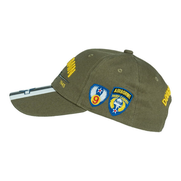Baseball cap C 47 Skytrain5 Maak kennis met de baseball cap C-47 Skytrain, een pet die zowel stijl als geschiedenis combineert. Deze pet is ontworpen met oog voor detail en beschikt over diverse bedrukkingen die de legendarische C-47 Skytrain eren. Met het prominente Skytrain-logo op de voorkant en andere unieke details, is deze pet een must-have voor luchtvaartliefhebbers en verzamelaars. Gemaakt van hoogwaardige materialen, biedt de C-47 Skytrain pet niet alleen een stijlvol uiterlijk maar ook comfort en duurzaamheid. De verstelbare sluiting zorgt voor een perfecte pasvorm, terwijl de ademende stof zorgt voor een aangename draagervaring, zelfs op warme dagen.