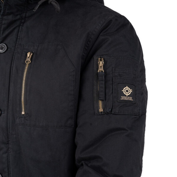 Commander Army Parka26 De Fostex Commander Army Parka combineert tijdloze stijl met moderne functionaliteit. Gemaakt van 100% katoen met een gewassen look, biedt deze mid-length parka ultiem comfort en warmte tijdens de koudere maanden. Met zorgvuldig ontworpen details zoals brushed look SAB® ritsen, een bomber-pocket op de mouw en fijn geweven labels, is deze jas zowel stijlvol als praktisch. De parka is ontworpen voor zowel outdoor-activiteiten als casual wear, en biedt een perfecte balans tussen bescherming tegen de elementen en een trendy, militaire look. De gevoerde capuchon en fleecevoering in de steekzakken zorgen voor extra warmte, terwijl de diverse zakken met ritsen en drukknoopsluitingen volop opbergruimte bieden. <div><a title="Maattabel" href="https://dump.dev.newagents.nl/wp-content/uploads/2024/08/Commander-Army-Parka-maattabel.png" target="_blank" rel="noopener"><button><span style="color: #ef471f; font-size: medium;"><strong>Maattabel</strong></span></button></a></div> <div></div>
