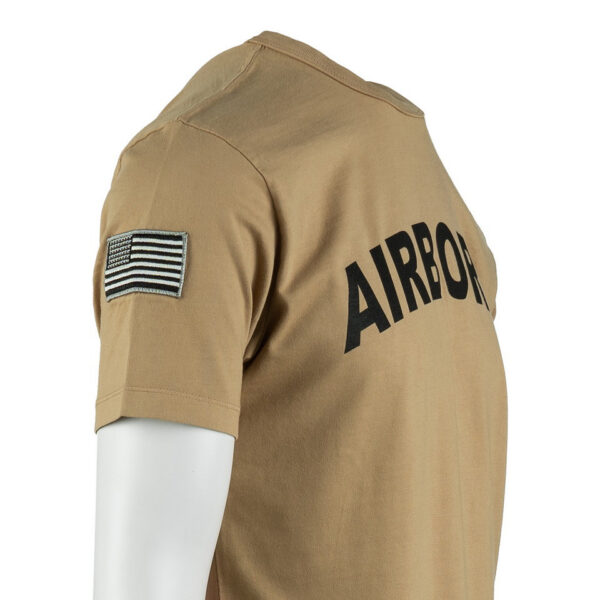 Premium T shirt 101st Airborne9 Het Premium 101st Airborne T-shirt combineert comfort, duurzaamheid en een unieke stijl. Gemaakt van 100% BCI-katoen, voelt dit T-shirt zacht aan en biedt het langdurig draagplezier. Door de garment dye behandeling krijgt het T-shirt een vintage uitstraling, waarbij subtiele kleur- en schaduwvariaties ontstaan. Dit maakt elk shirt uniek en geeft het een authentieke, doorleefde look. Het shirt is bovendien voorzien van geborduurde emblemen op de mouw, wat zorgt voor een stoere, militaire uitstraling met een washed effect. Met een kwaliteit van 240GSM is het T-shirt stevig en perfect voor dagelijks gebruik, terwijl het speciale verfproces zorgt voor een onderscheidend karakter. <a title="Maattabel" href="https://dump.dev.newagents.nl/wp-content/uploads/2024/08/Premium-T-shirt-101st-Airborne-Fostex-maattabel.png" target="_blank" rel="noopener noreferrer"><button><span style="color: #ef471f;font-size: medium"><strong>Maattabel</strong></span></button></a>