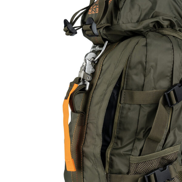 Parachute tas 8 rugtas commando5 De <strong>Parachute tas 8 / rugtas commando</strong> is een robuuste en stijlvolle rugtas, gemaakt van 100% duurzaam nylon. Deze tas is geïnspireerd op de uitrusting van commando's, compleet met een echte parachutesluiting ter decoratie. Of je nu op zoek bent naar een praktische tas voor dagelijks gebruik, outdoor activiteiten, of gewoon een stoere toevoeging aan je collectie, deze rugtas biedt de perfecte combinatie van functionaliteit en stijl. &nbsp;