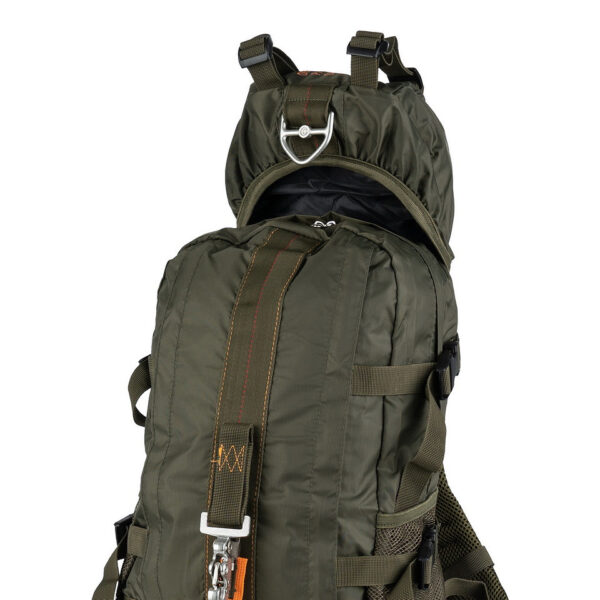 Parachute tas 8 rugtas commando6 De <strong>Parachute tas 8 / rugtas commando</strong> is een robuuste en stijlvolle rugtas, gemaakt van 100% duurzaam nylon. Deze tas is geïnspireerd op de uitrusting van commando's, compleet met een echte parachutesluiting ter decoratie. Of je nu op zoek bent naar een praktische tas voor dagelijks gebruik, outdoor activiteiten, of gewoon een stoere toevoeging aan je collectie, deze rugtas biedt de perfecte combinatie van functionaliteit en stijl. &nbsp;