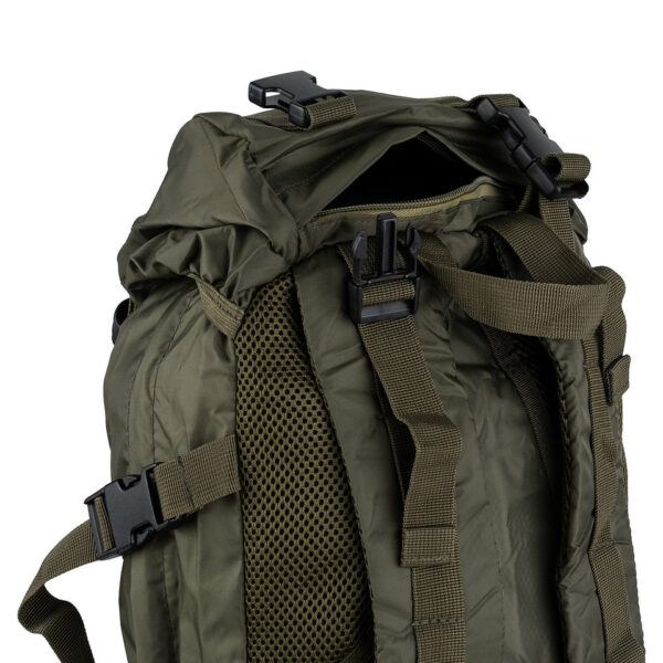 Parachute tas 8 rugtas commando7 De <strong>Parachute tas 8 / rugtas commando</strong> is een robuuste en stijlvolle rugtas, gemaakt van 100% duurzaam nylon. Deze tas is geïnspireerd op de uitrusting van commando's, compleet met een echte parachutesluiting ter decoratie. Of je nu op zoek bent naar een praktische tas voor dagelijks gebruik, outdoor activiteiten, of gewoon een stoere toevoeging aan je collectie, deze rugtas biedt de perfecte combinatie van functionaliteit en stijl. &nbsp;