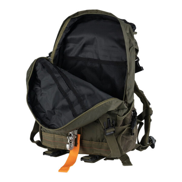 Parachute tas 8 rugtas commando8 De <strong>Parachute tas 8 / rugtas commando</strong> is een robuuste en stijlvolle rugtas, gemaakt van 100% duurzaam nylon. Deze tas is geïnspireerd op de uitrusting van commando's, compleet met een echte parachutesluiting ter decoratie. Of je nu op zoek bent naar een praktische tas voor dagelijks gebruik, outdoor activiteiten, of gewoon een stoere toevoeging aan je collectie, deze rugtas biedt de perfecte combinatie van functionaliteit en stijl. &nbsp;