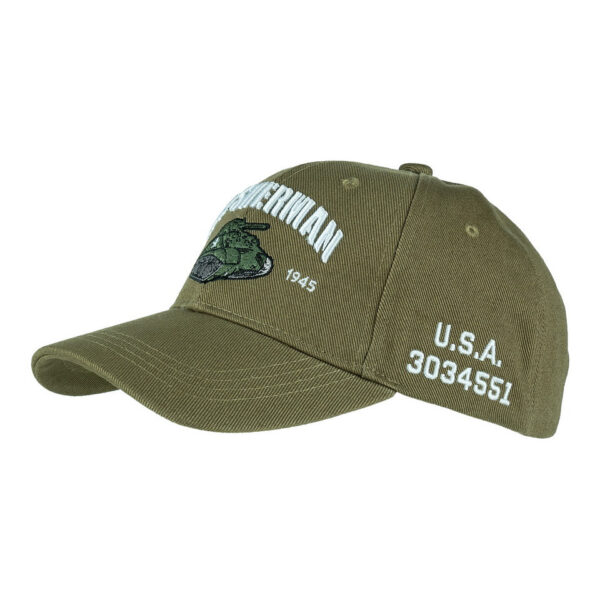 Baseball Cap M4 Sherman Tank De <strong>Baseball Cap M4 Sherman Tank</strong> is een eerbetoon aan de iconische tank die tijdens de Tweede Wereldoorlog een cruciale rol speelde. De M4 Sherman was het belangrijkste gepantserde voertuig dat door de Verenigde Staten werd ontwikkeld en gebouwd, en droeg bij aan de geallieerde overwinning. Op de voorzijde van de cap staat een opvallend embleem van de M4 Sherman, terwijl aan de zijkant een ster is afgebeeld, verwijzend naar de Amerikaanse militaire markeringen. Op de achterkant van de cap staat de tekst 'The American Legend', een passende herinnering aan de historische betekenis van deze tank.