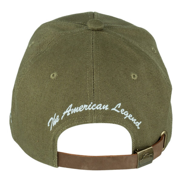 Baseball Cap M4 Sherman Tank2 De <strong>Baseball Cap M4 Sherman Tank</strong> is een eerbetoon aan de iconische tank die tijdens de Tweede Wereldoorlog een cruciale rol speelde. De M4 Sherman was het belangrijkste gepantserde voertuig dat door de Verenigde Staten werd ontwikkeld en gebouwd, en droeg bij aan de geallieerde overwinning. Op de voorzijde van de cap staat een opvallend embleem van de M4 Sherman, terwijl aan de zijkant een ster is afgebeeld, verwijzend naar de Amerikaanse militaire markeringen. Op de achterkant van de cap staat de tekst 'The American Legend', een passende herinnering aan de historische betekenis van deze tank.