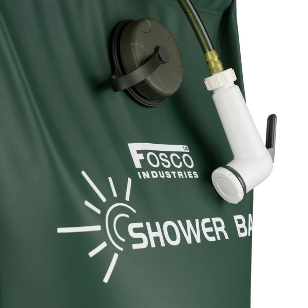 Camping douche Premium 15L TPU3 De <strong>Camping Douche Premium 15L TPU</strong> is de ideale oplossing voor outdoor-liefhebbers die tijdens hun kampeeravonturen willen genieten van een comfortabele, warme douche. Met een ruime inhoud van <strong>15 liter</strong> en eenvoudig op te warmen in de zon, heb je altijd warm water zonder stroom nodig. Deze robuuste campingdouche is gemaakt van <strong>BPA-vrij TPU-materiaal</strong> en kan temperaturen tot <strong>50°C</strong> aan, waardoor hij duurzaam en veilig in gebruik is.